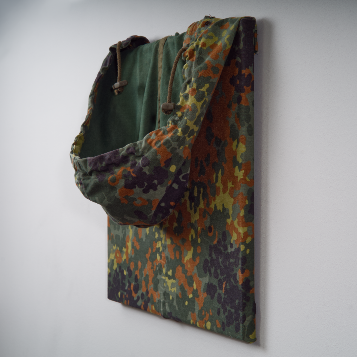 Uniforms (Tetraptychon) - Under the hood