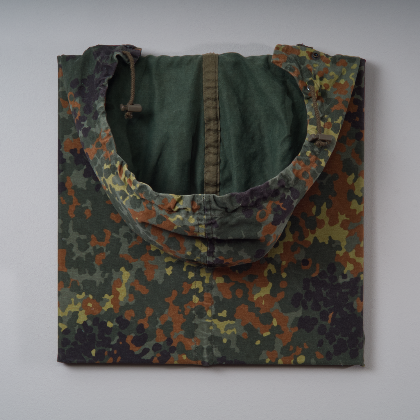 Uniforms (Tetraptychon) - Under the hood