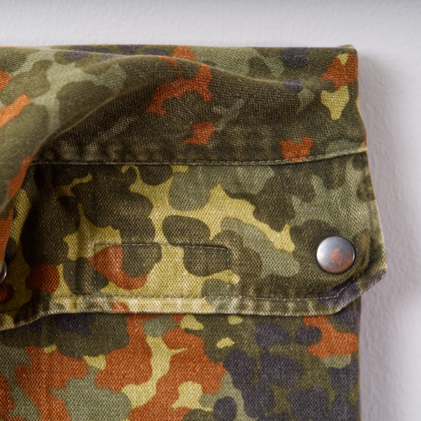 Uniforms (Tetraptychon) - Show your flag