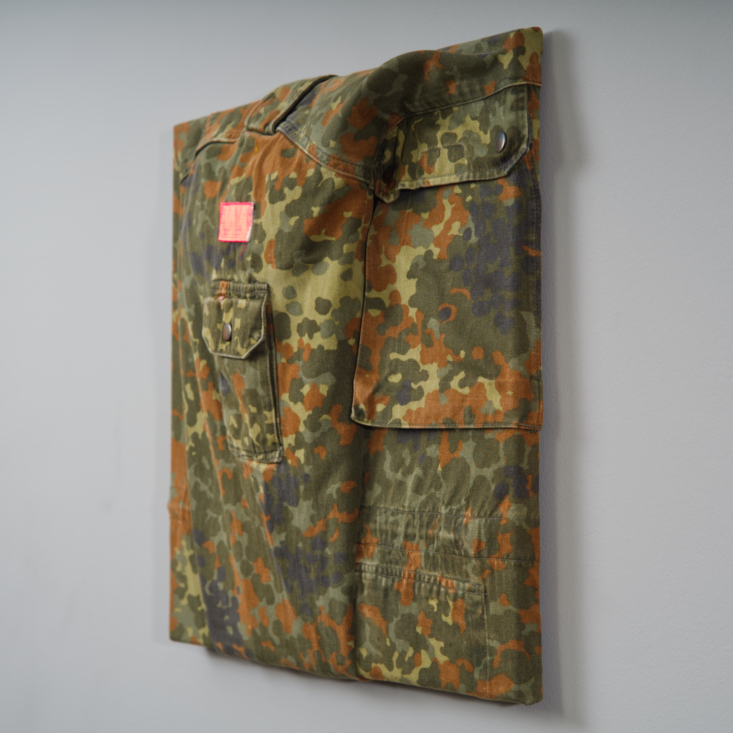 Uniforms (Tetraptychon) - Show your flag